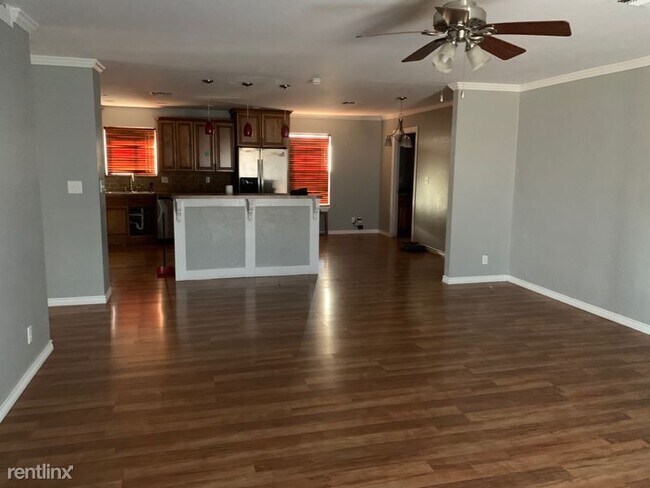 Building Photo - 4 br, 3 bath House - 115 G St