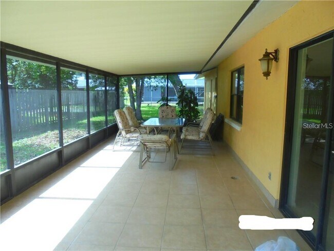 Building Photo - 902 Plum Tree Ln