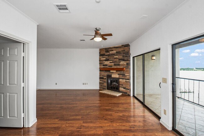 Building Photo - 401 Lakeside Ln