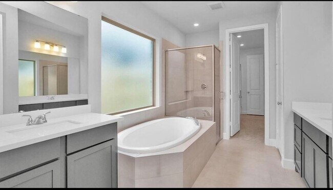 Building Photo - 42841 Terraza Blvd