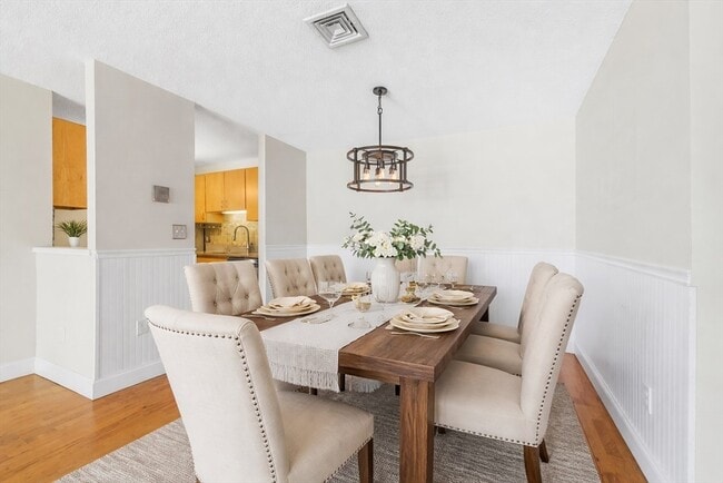 Building Photo - 15 Bower Rd