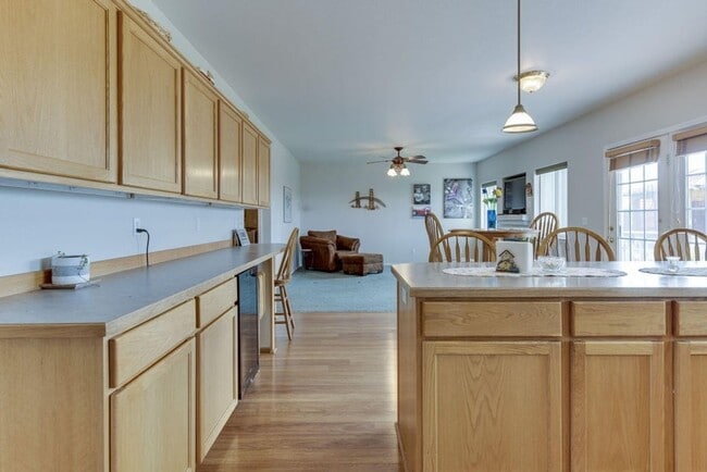 Building Photo - Gorgeous home at end of cul-de-sac with RV parking and views