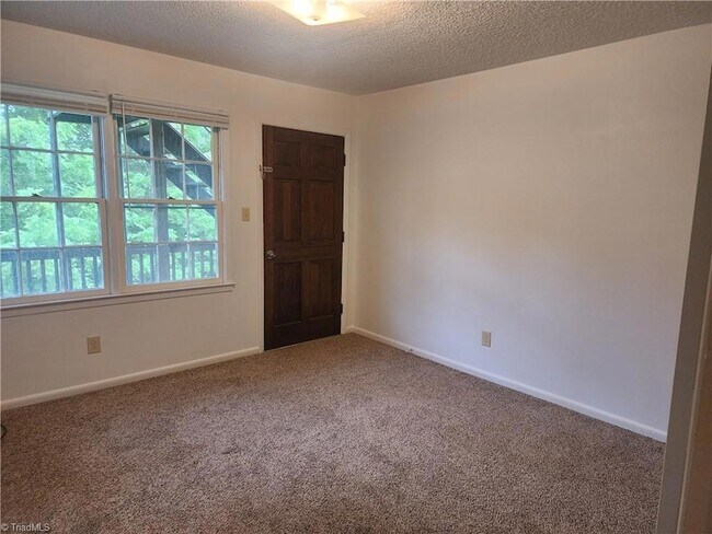 Building Photo - 119 Jasmine Ln