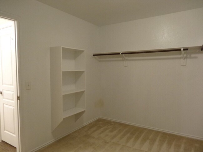 Building Photo - 4418 Windmill Run Dr