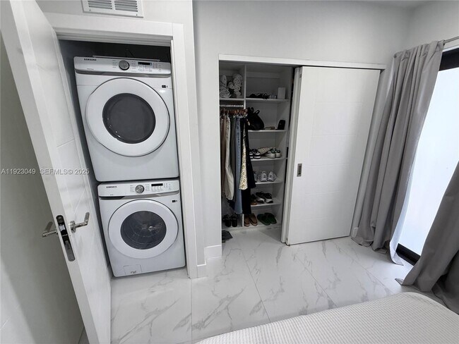 Building Photo - 944 Jefferson Ave