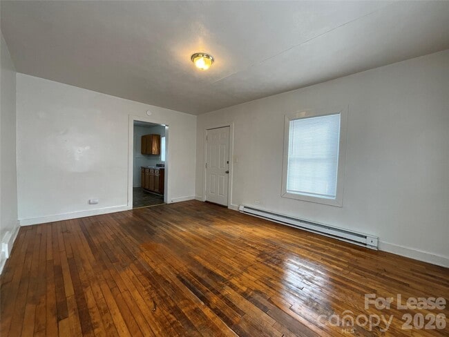 Building Photo - 203 Circle Dr