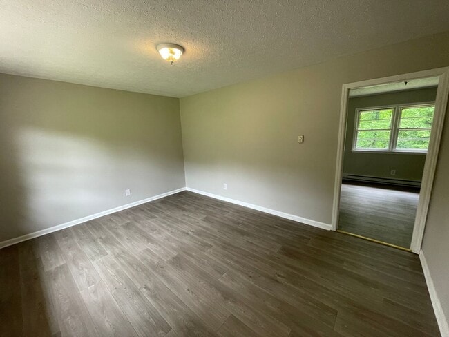 Building Photo - 1829 Quail Run Dr
