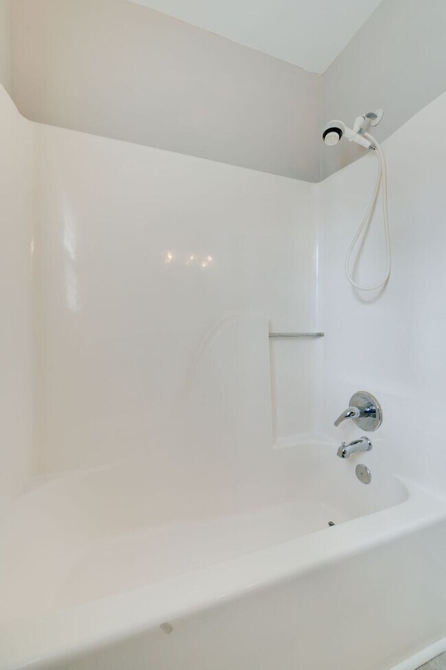 Building Photo - PRICE DROP on Beautiful 4 Bedroom 3 Bathroom Home in North Chesterfield ***Available Early April***