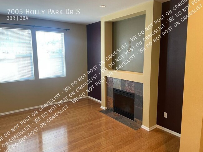 Building Photo - Beacon Hill 3 bed 2.5 bath Townhouse