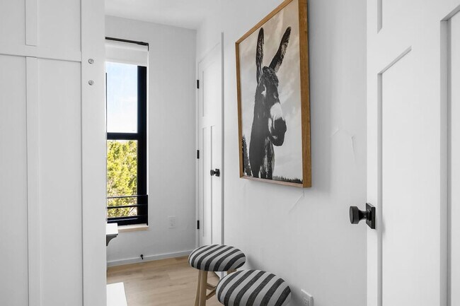 Building Photo - 2701 Bumble Bee Dr