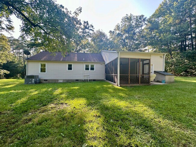 Building Photo - 3 Bedroom House on One Acre of Land!