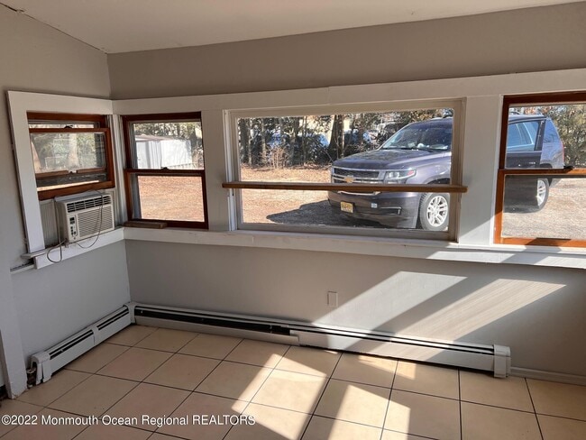 Building Photo - 511 Holly Village Ln