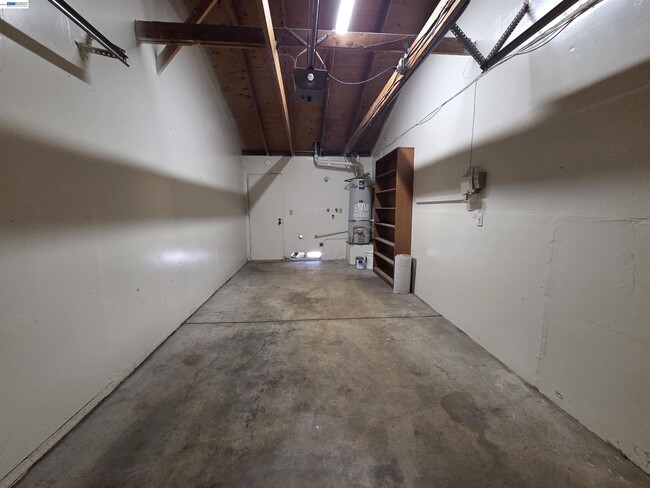 Building Photo - 7596 Silvertree Ln