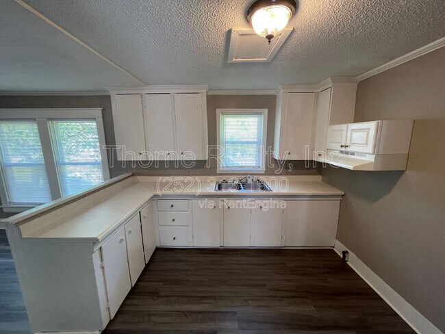 Building Photo - 1409 Dogwood Ave