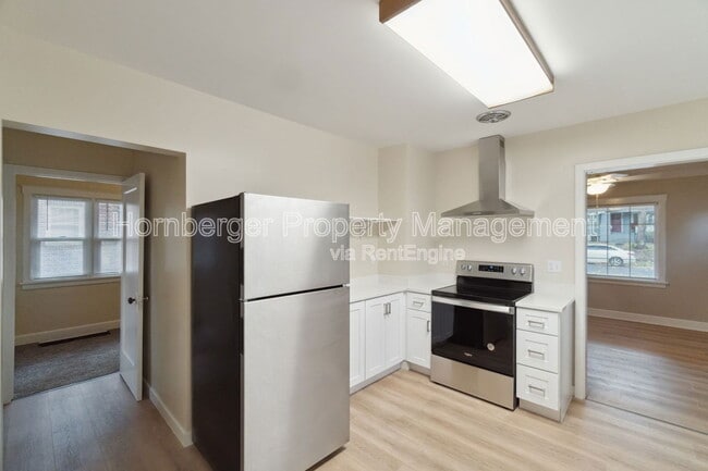 Building Photo - 208 W 23rd Ave