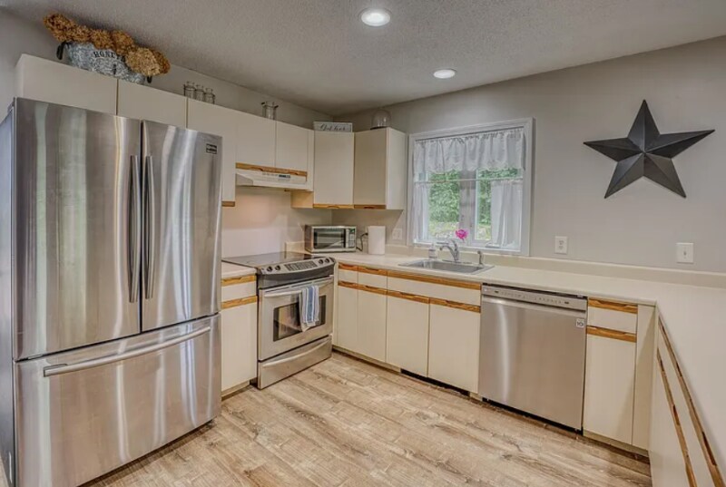 Building Photo - 55 Mountain River Ave