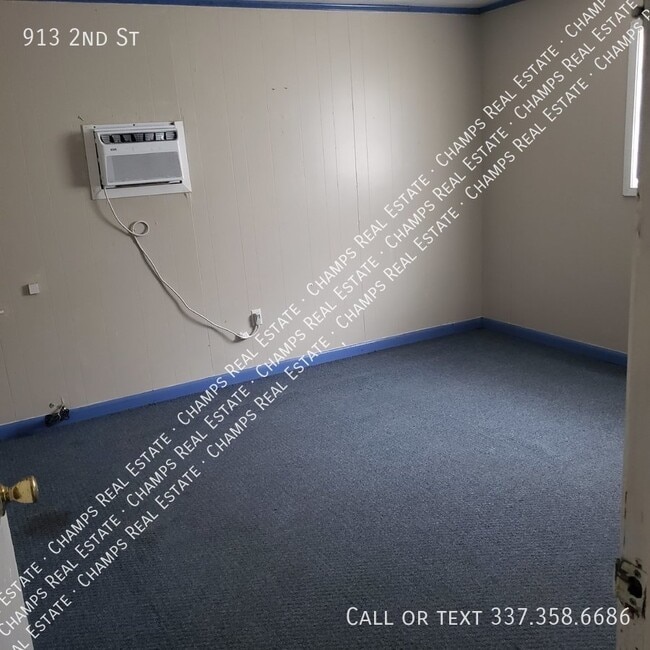 Building Photo - 913 2nd St