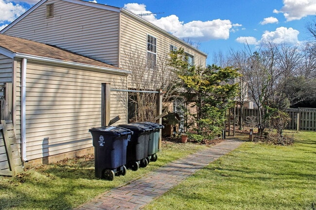 Building Photo - 1117 Ellingwood Dr