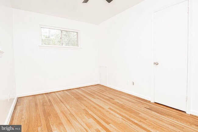 Building Photo - 3242 Holly Hill Dr