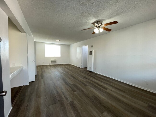 Building Photo - 7351 Variel Ave