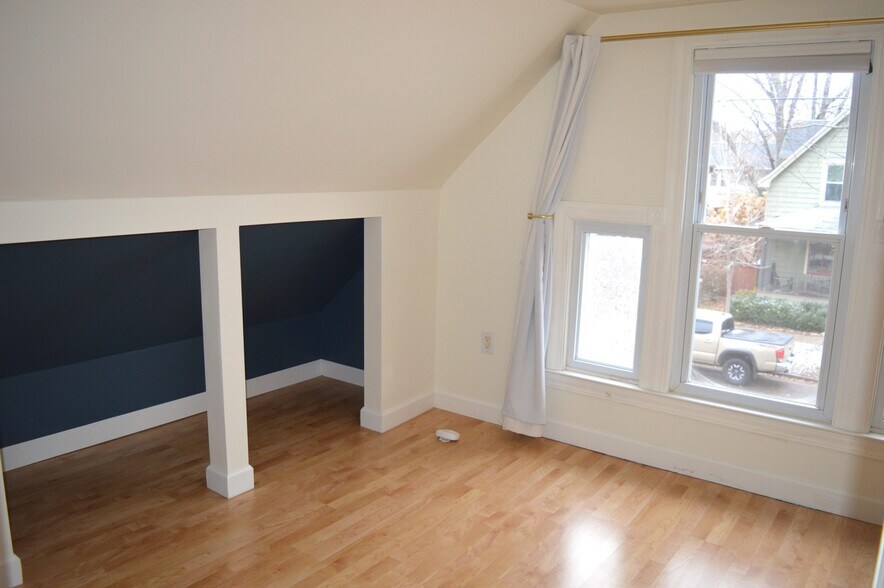 Building Photo - 209 N Ingersoll St