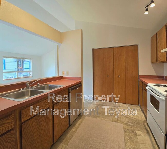 Building Photo - 1121 21st St