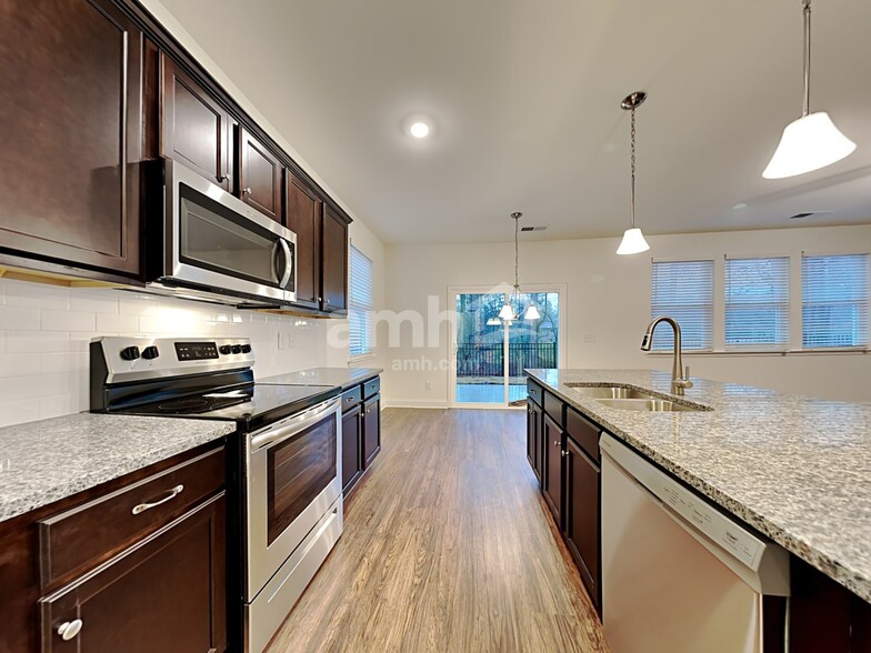 Building Photo - 1380 Ashlyn Ct