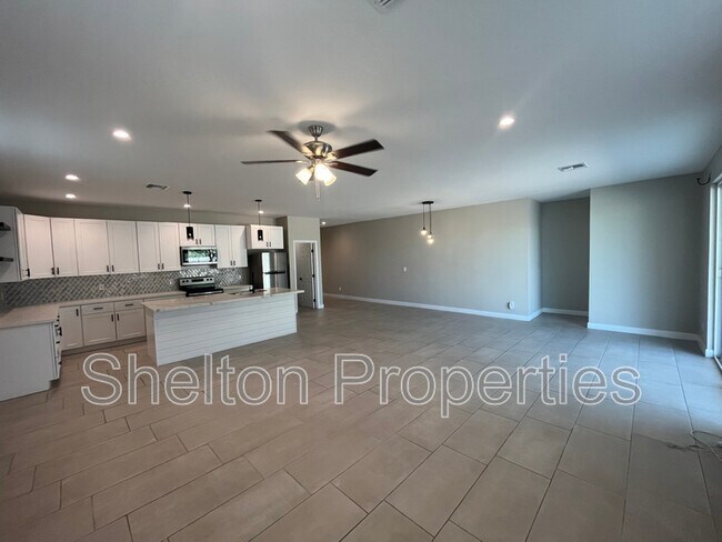 Building Photo - 120 S 91st Dr