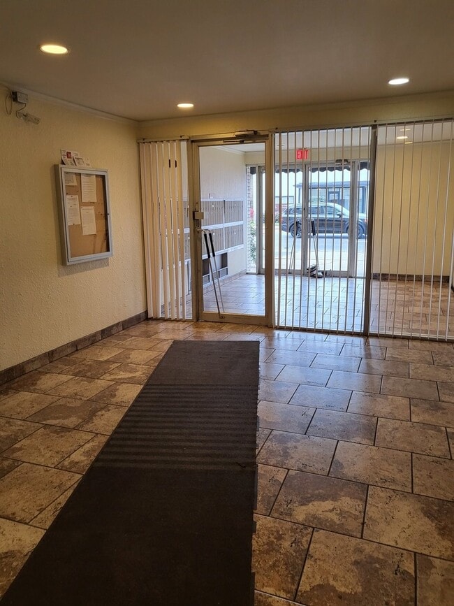 Building Photo - 1227 S Harlem Ave