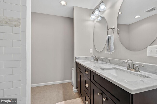 Building Photo - 4613 Willow Run Dr