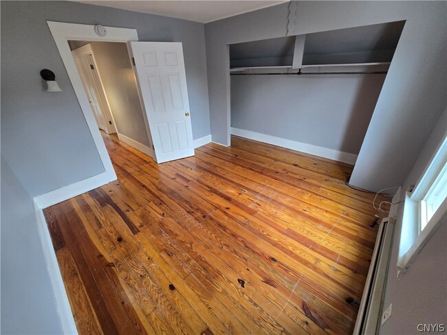 Building Photo - 121 West End Dr