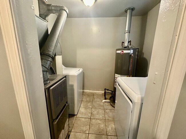 Building Photo - Charming 3-Bedroom Bungalow in Warren $1200 a month