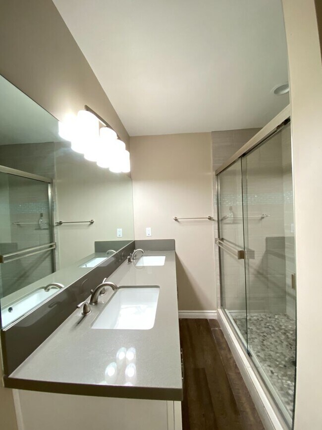 Building Photo - 5BD/2BA, Private Yard, Close to Campus!!