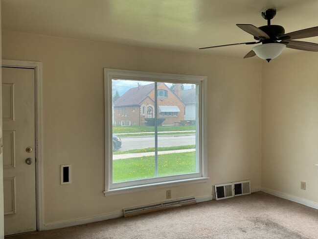 Building Photo - 2 Bedroom Single Family Home