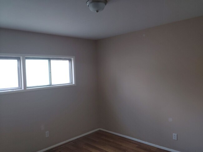 Building Photo - Charming 3 Br Home in Whitehall