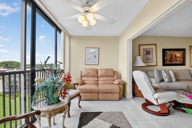 Building Photo - 14460 Strathmore Ln