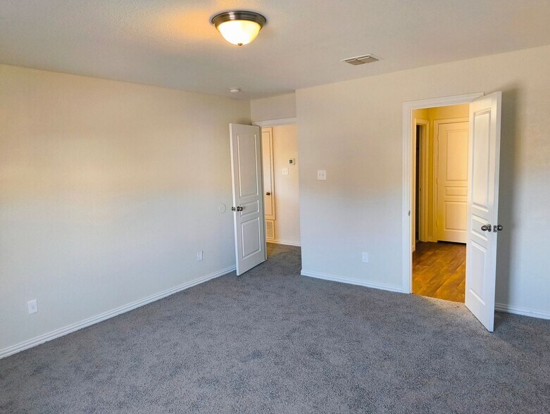 Building Photo - 1540 Chama Dr