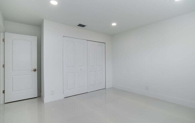 Building Photo - 524 NW 53rd St