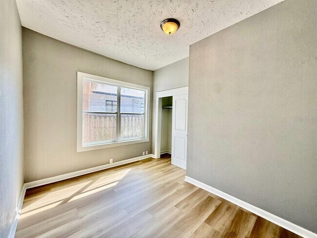 Building Photo - 1216 E 24th Ave