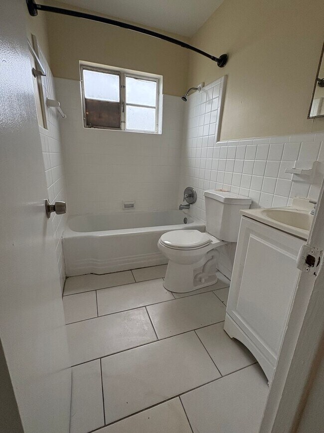 Building Photo - 861-863 22nd Ave S