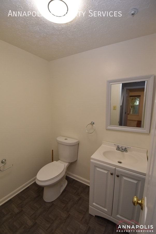Building Photo - 806 Lilac Ct