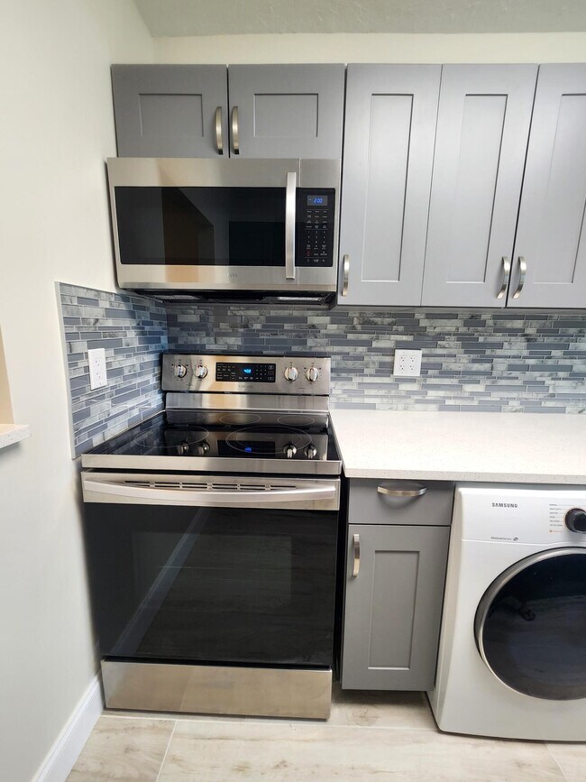 Building Photo - 8836 Belle Aire Dr