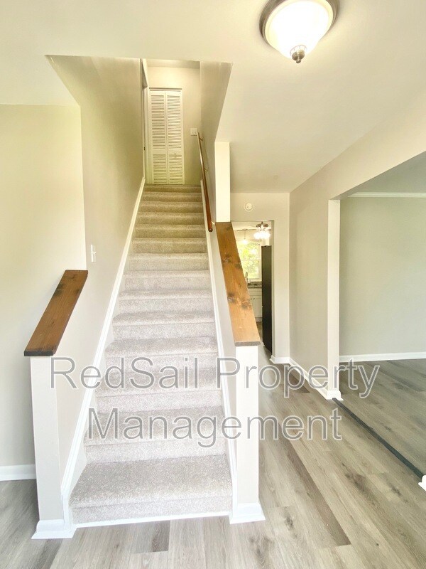 Building Photo - 13 Sandpiper Ct