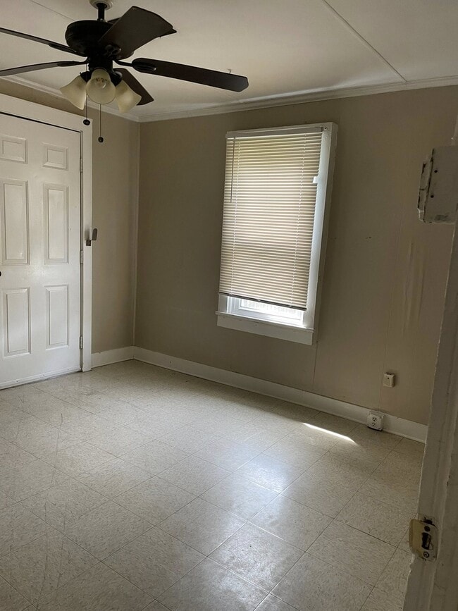 Building Photo - 400 Lamar St