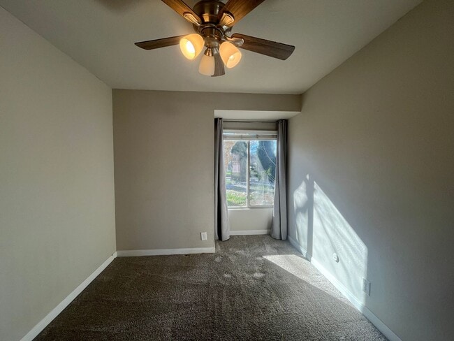 Building Photo - 3 Bed 2 Bath House located in the Heart of Tehachapi! Available 3/1/2026!