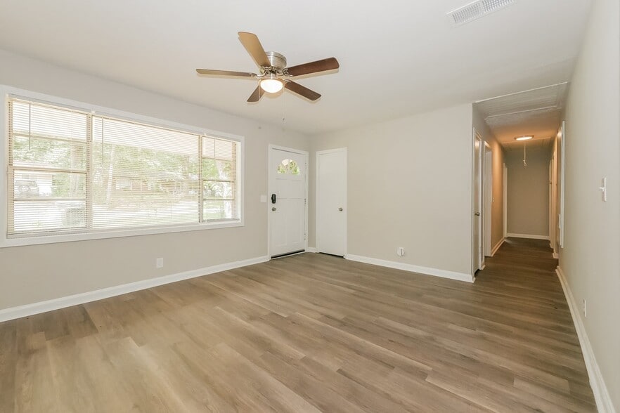 Building Photo - 4758 Wellborn Dr