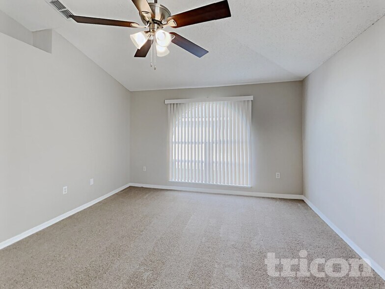 Building Photo - 9312 Thunderbolt Dr