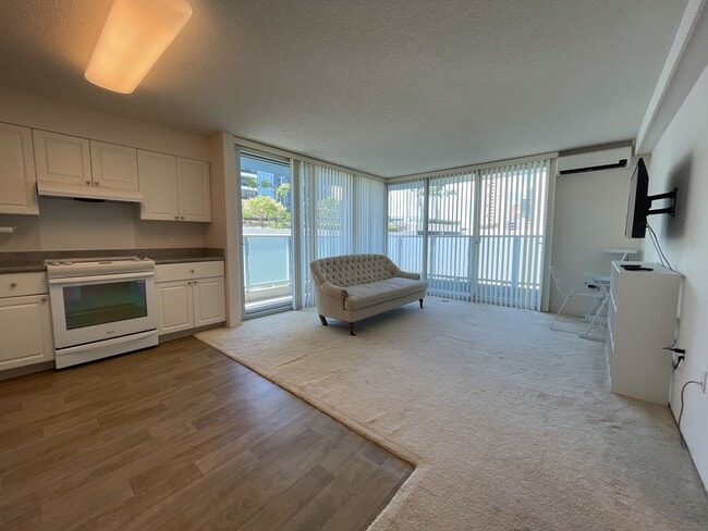 Building Photo - 801 South St. 2 bed, 2 bath, 2 parking