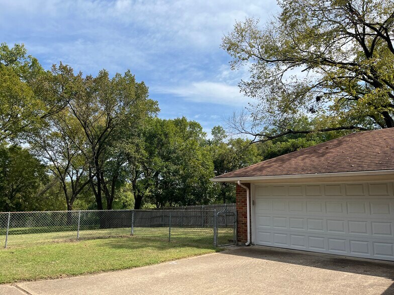 Building Photo - 6928 Walling Ln