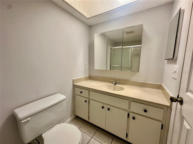 Building Photo - 606 Pavare Ct